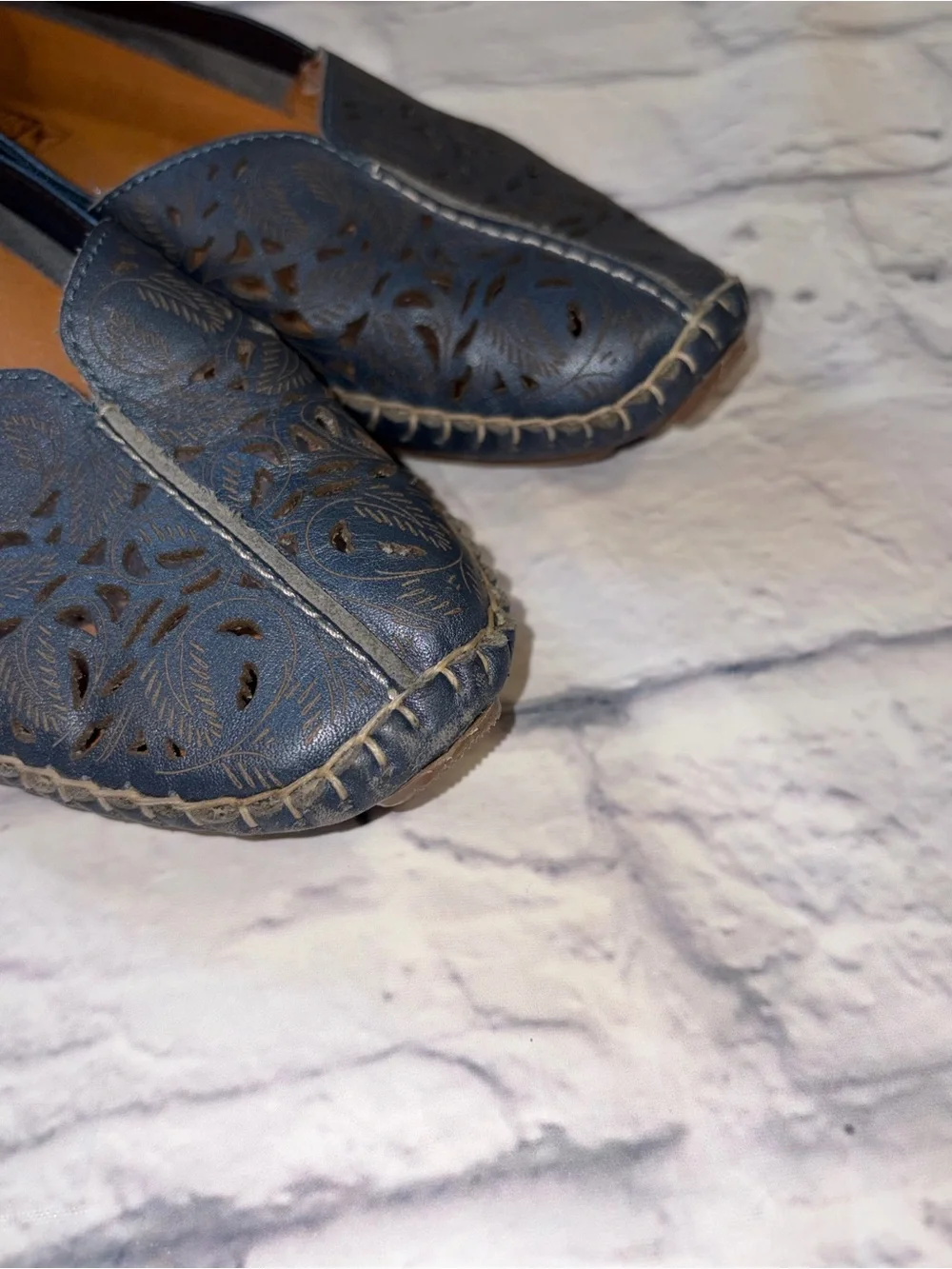 Pikolinos Jerez 578 Floral Perforated Leather Loafers. Size 39